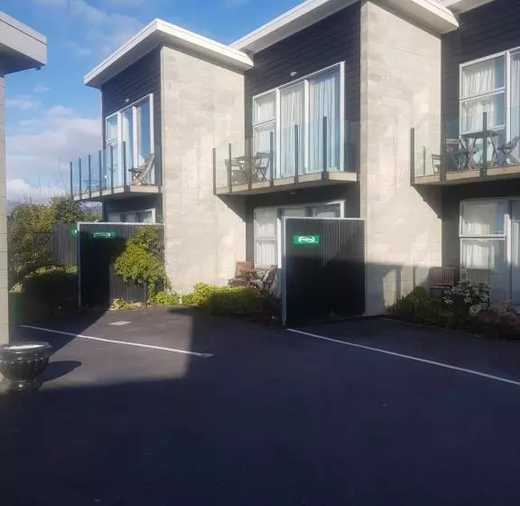 اتاق استاندارد با تخت بزرگ, Carters By The Sea Beachside Studio Apartments