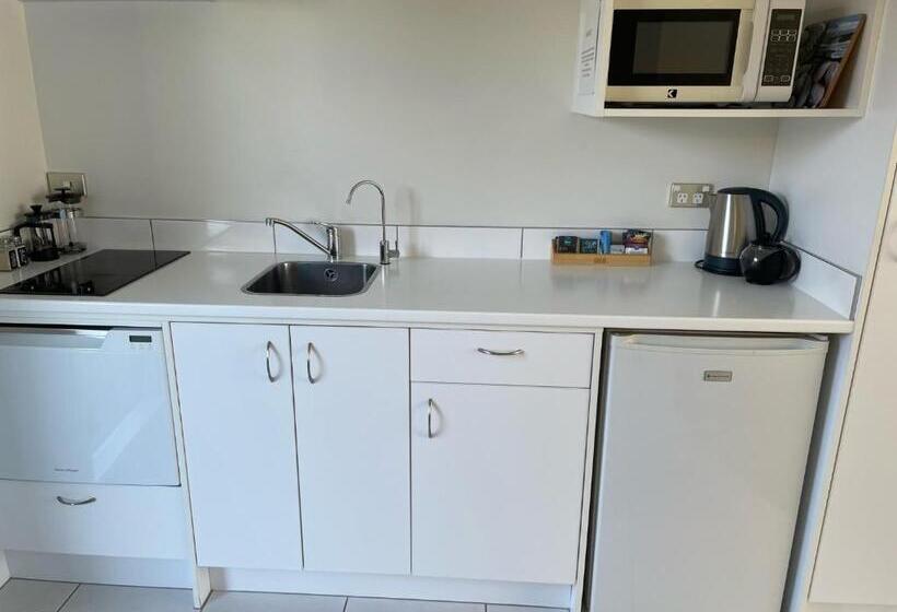 חדר סטנדרט עם מיטת קינג, Carters By The Sea Beachside Studio Apartments