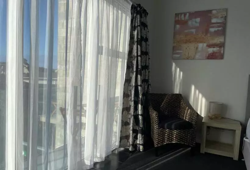 اتاق استاندارد با تخت بزرگ, Carters By The Sea Beachside Studio Apartments