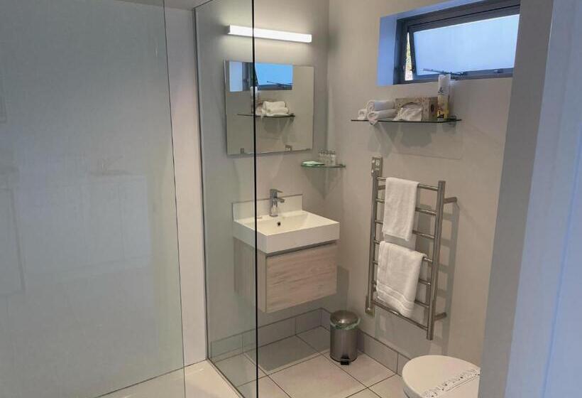 חדר סטנדרט עם מרפסת, Carters By The Sea Beachside Studio Apartments