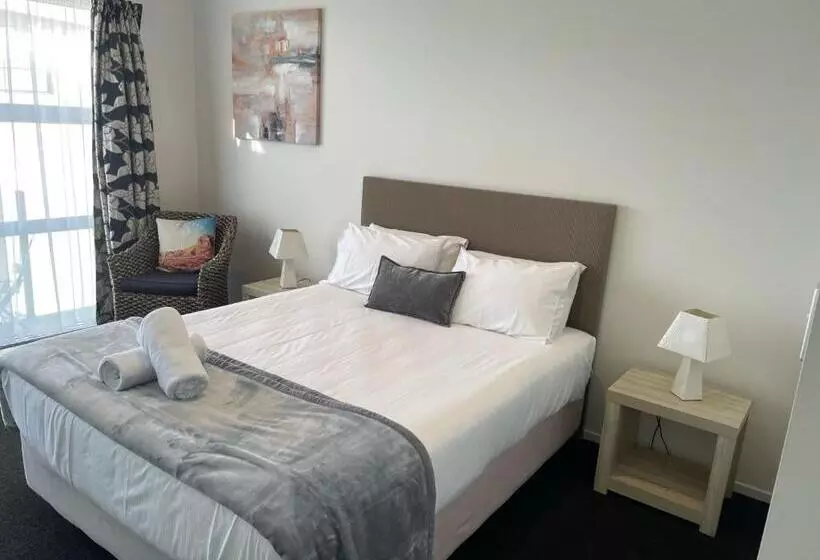 اتاق استاندارد با بالکن, Carters By The Sea Beachside Studio Apartments