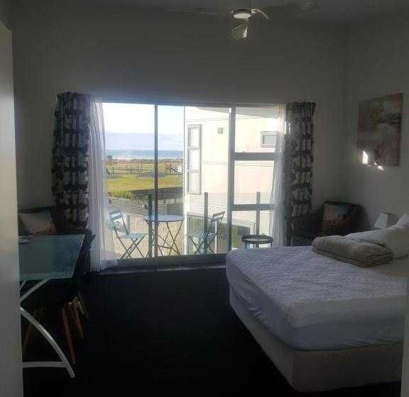 חדר סטנדרט נוף לים, Carters By The Sea Beachside Studio Apartments