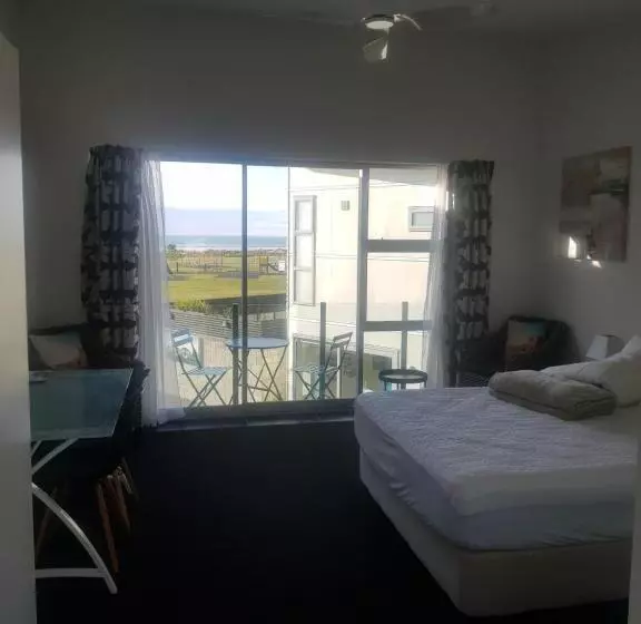 اتاق استاندارد با چشم‌انداز دریا, Carters By The Sea Beachside Studio Apartments