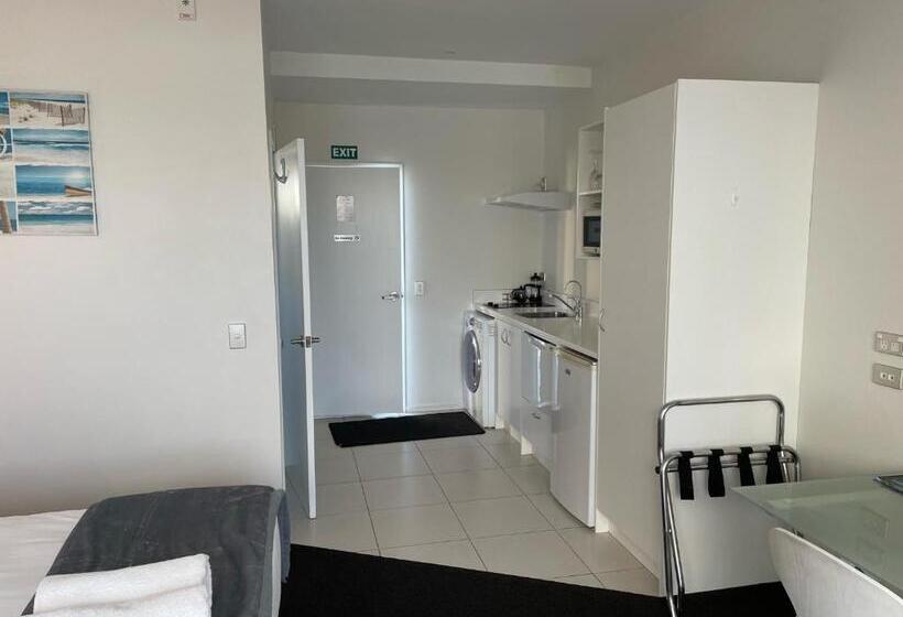 חדר סטנדרט לשלושה, Carters By The Sea Beachside Studio Apartments