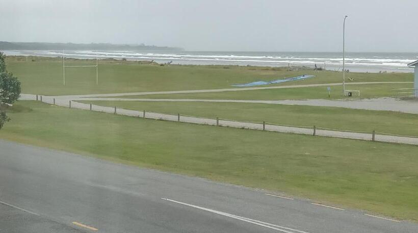 דירת שני חדרים, Carters By The Sea Beachside Studio Apartments