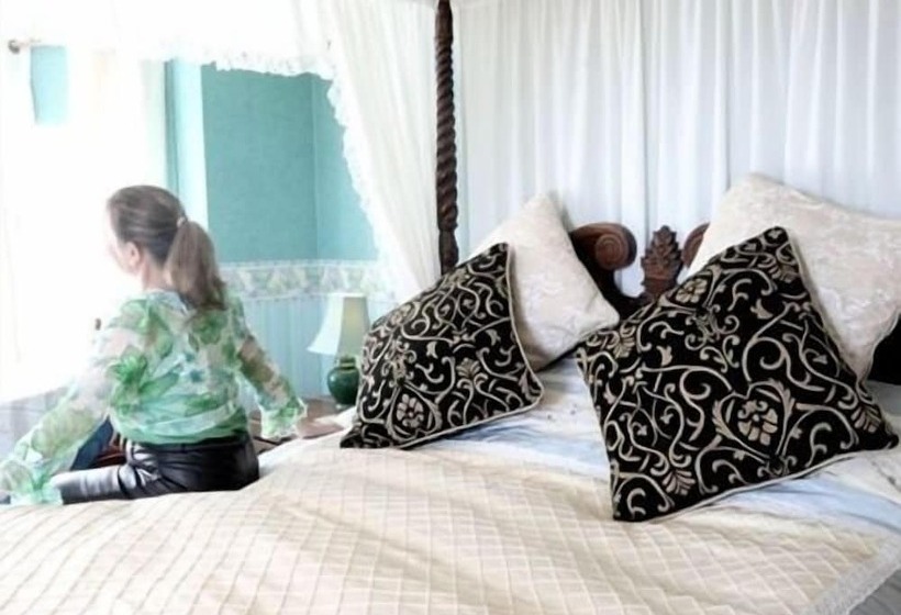 اتاق لوکس با چشم‌انداز دریا, Lyme Bay House