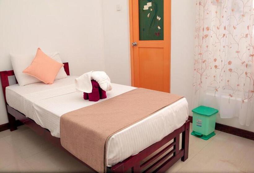 豪华三人间, Pearl Mirissa