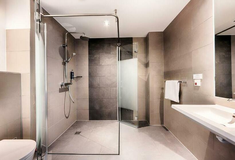 장애인을 위한 스탠다드 룸, Premier Inn Wiesbaden City Centre