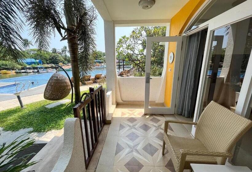 标准间, Acron Waterfront Resort