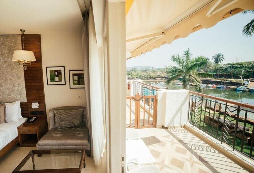 标准间, Acron Waterfront Resort