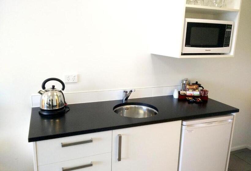 إستوديو قياسى, Airport Palms Motel