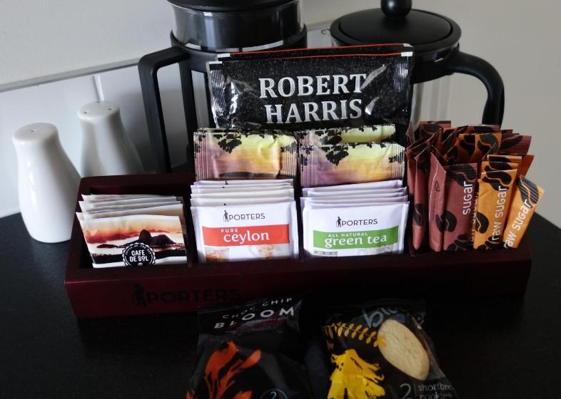 شقة غرفة واحدة, Airport Palms Motel