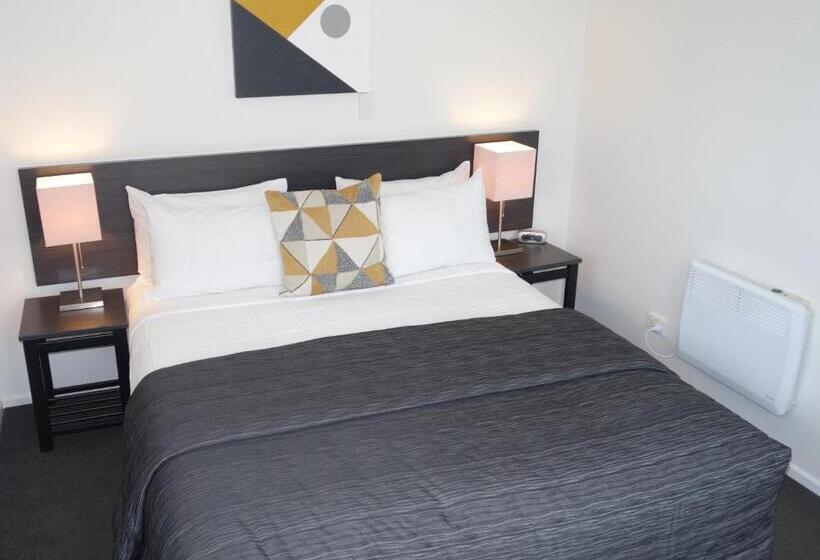 شقة غرفة واحدة, Airport Palms Motel