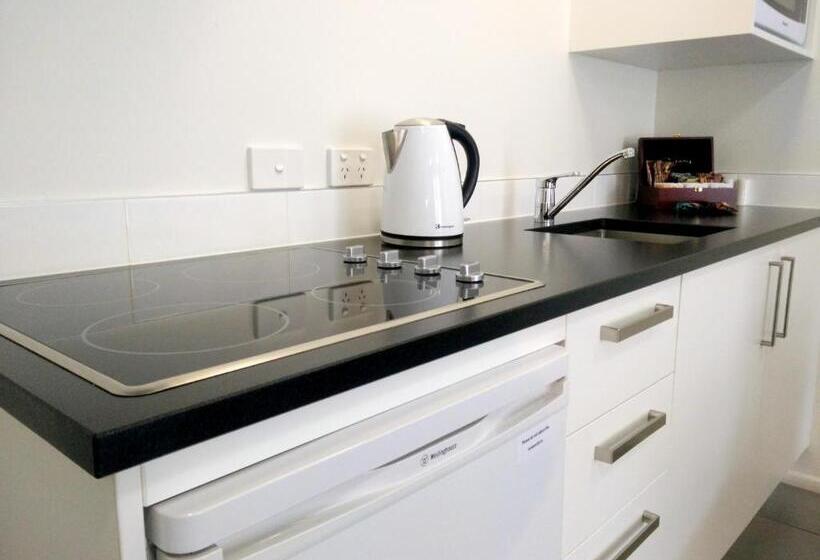 شقة غرفتين, Airport Palms Motel