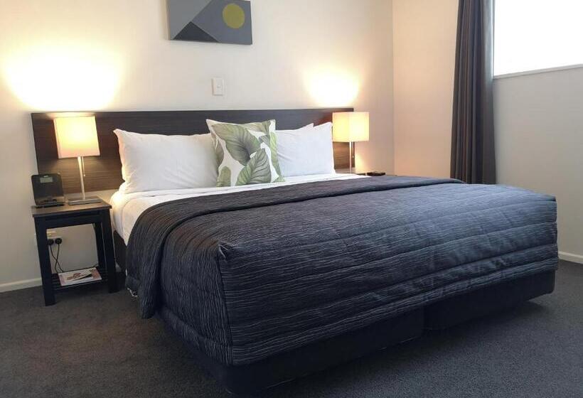 شقة غرفتين, Airport Palms Motel