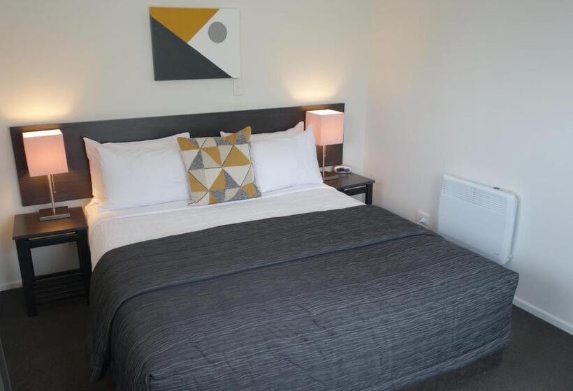 شقة غرفة واحدة, Airport Palms Motel