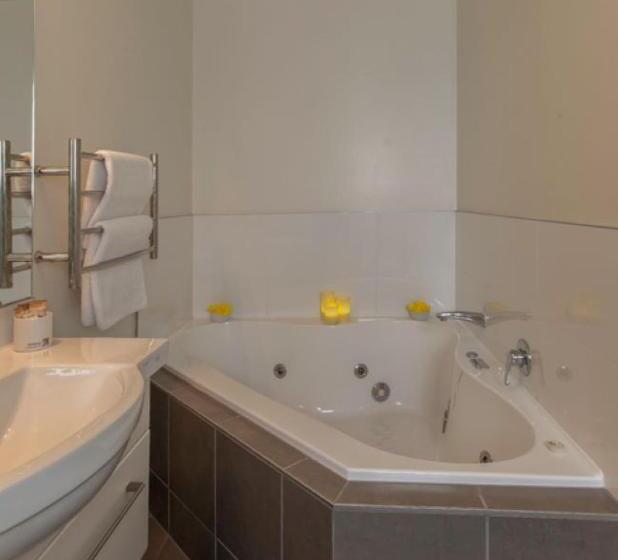 شقة غرفتين, Airport Palms Motel