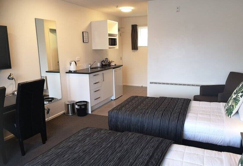 إستوديو قياسى, Airport Palms Motel