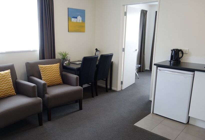 شقة غرفة واحدة, Airport Palms Motel