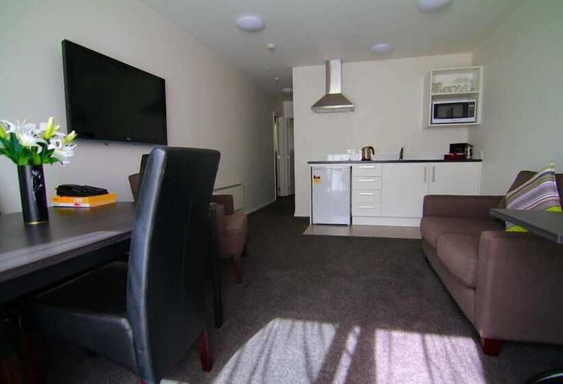 شقة غرفتين, Airport Palms Motel