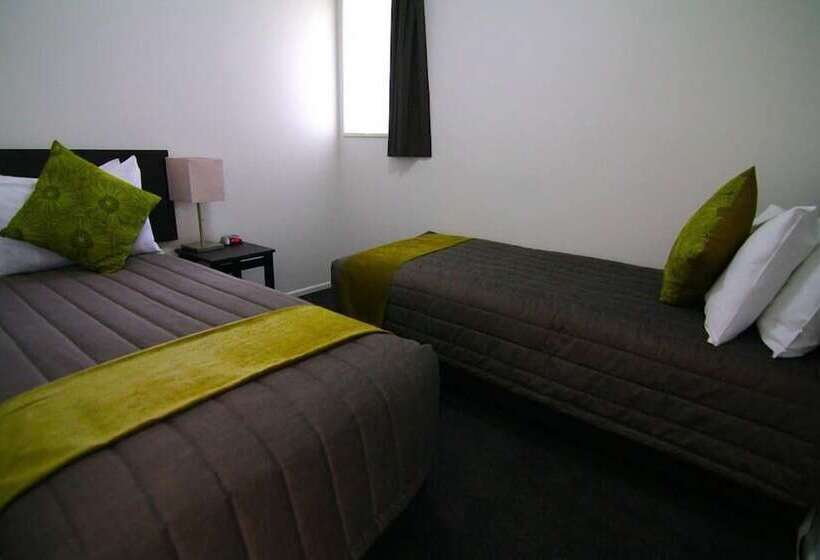 شقة غرفتين, Airport Palms Motel