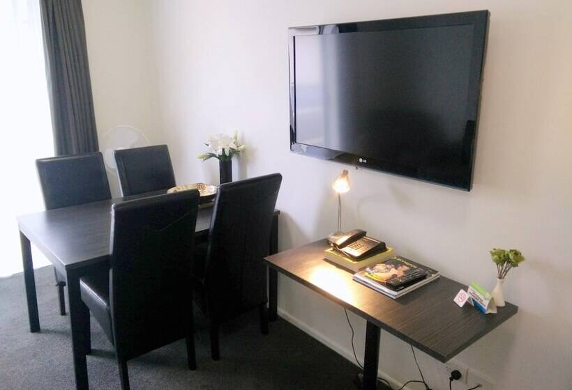 شقة غرفتين, Airport Palms Motel