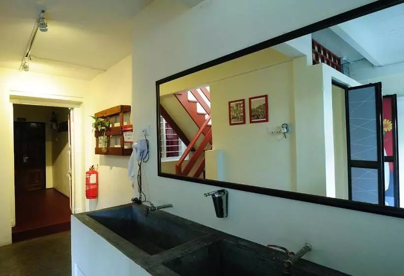 バス共有のスタンダードルーム, Red Inn Court   Hostel