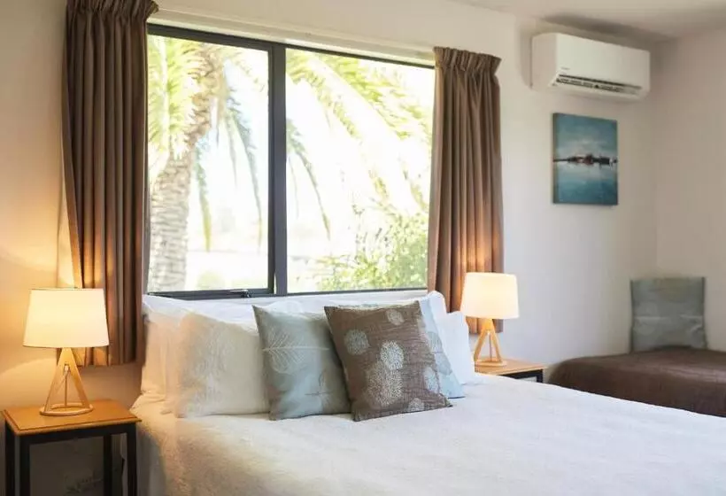 スタンダードスタジオ, Blenheim Palms Motel