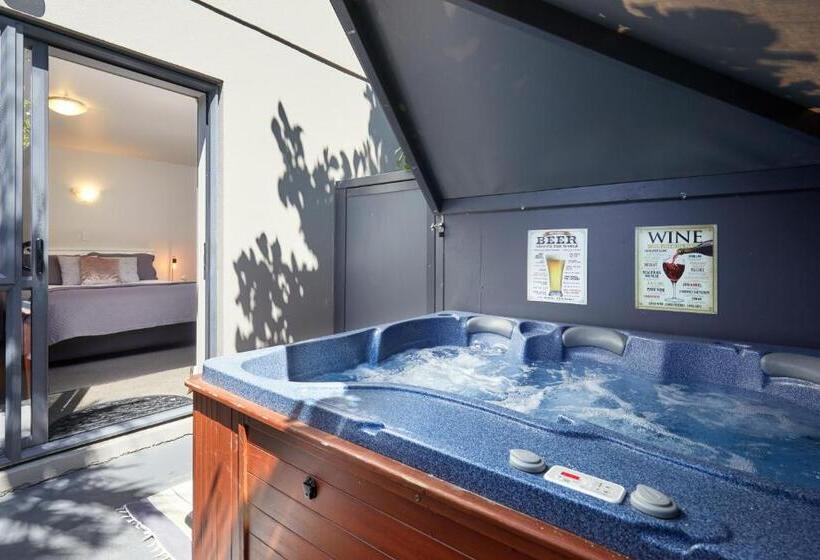 סוויטה עם ג'קוזי, Blenheim Palms Motel