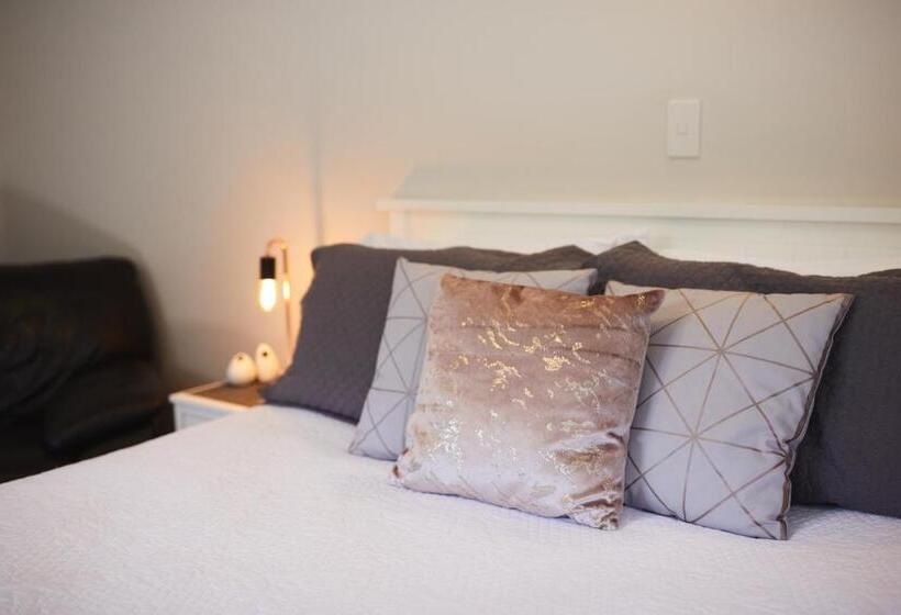 סוויטה עם ג'קוזי, Blenheim Palms Motel