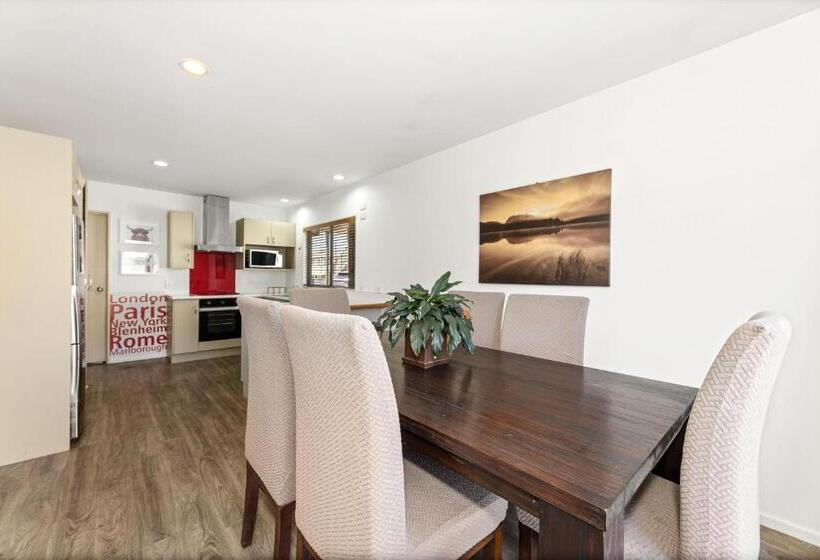 דירת חדר, Blenheim Palms Motel