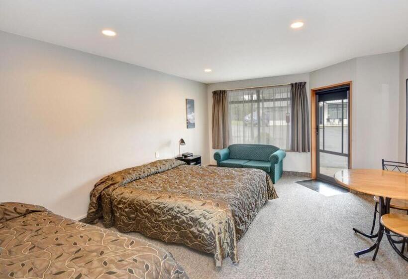 스탠다드 스튜디오, Bonnie Knights Motel Mosgiel