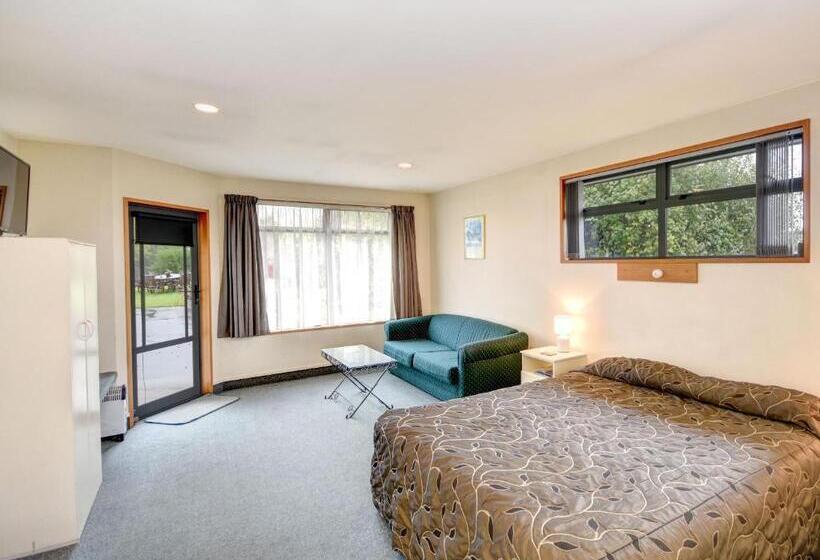 스탠다드 스튜디오, Bonnie Knights Motel Mosgiel