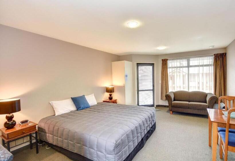 סטודיו אקזקיוטיב, Bonnie Knights Motel Mosgiel