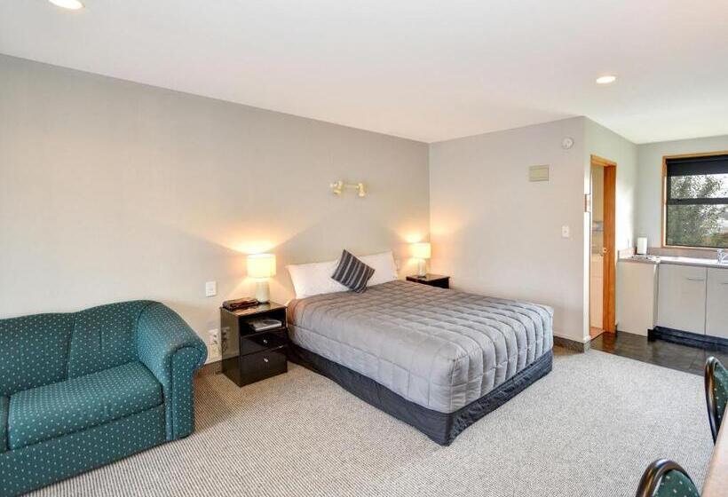 스탠다드 스튜디오, Bonnie Knights Motel Mosgiel