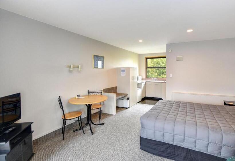 스탠다드 스튜디오, Bonnie Knights Motel Mosgiel