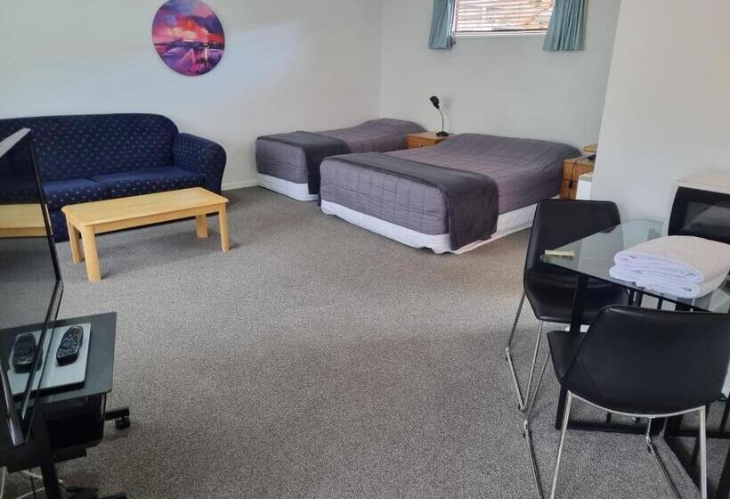 إستوديو قياسى, Glenalvon Lodge Motel