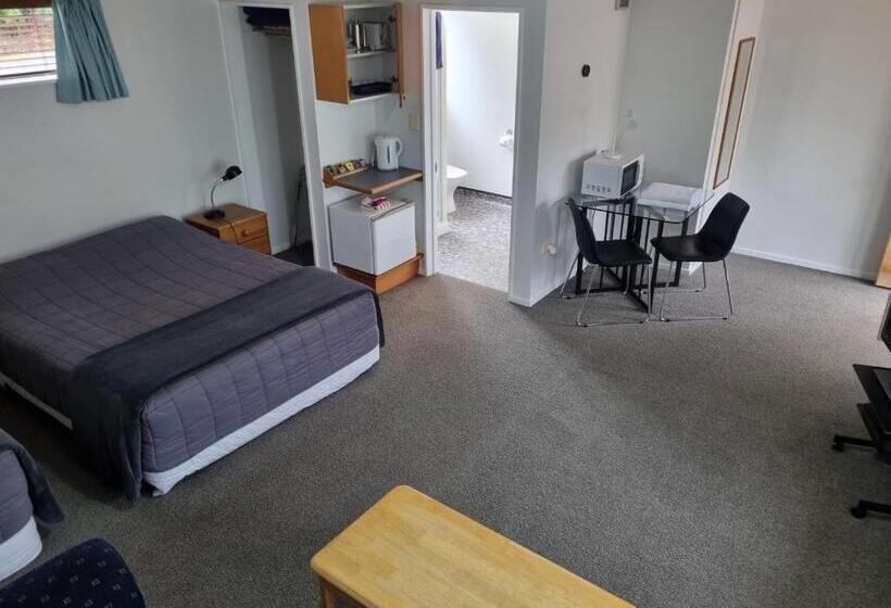 스탠다드 스튜디오, Glenalvon Lodge Motel