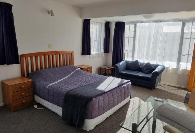 إستوديو قياسى, Glenalvon Lodge Motel