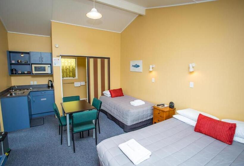 דירת חדר, The Coast Motel