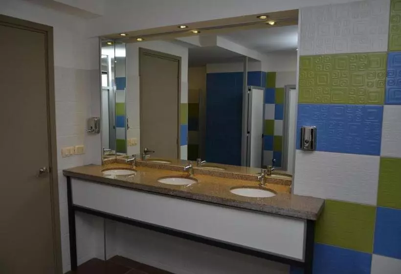 تختخواب در اتاق مشترک, Hostel & Suites Del Rio