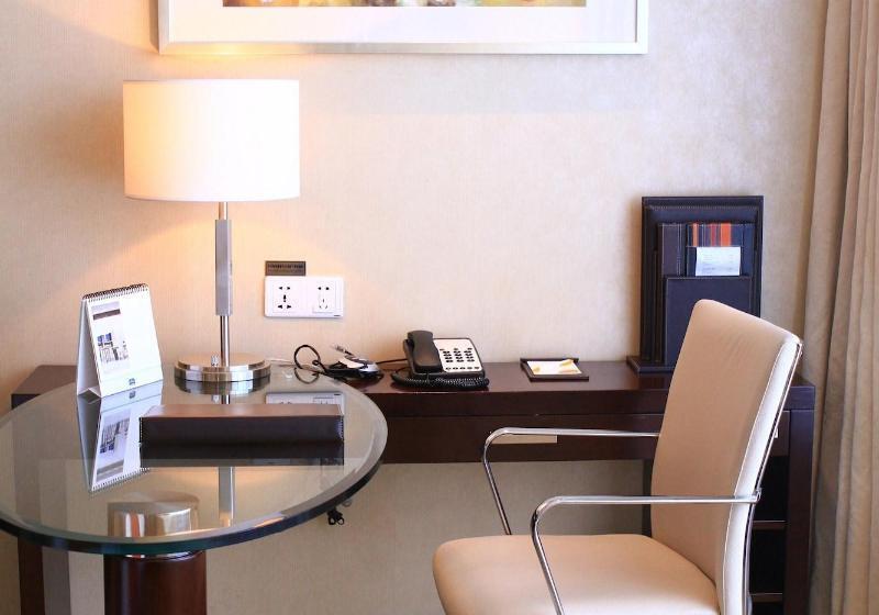 带大床的行政房间, Courtyard By Marriott Hangzhou Wulin