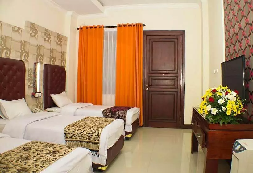 Camera Tripla Standard, Grand City  Batu