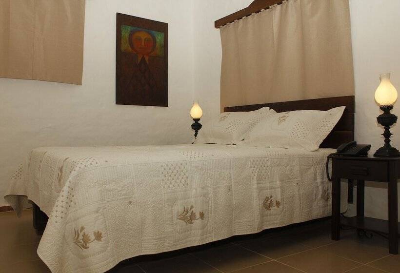 اتاق لوکس, Paseo Del Arte