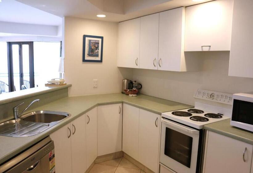 침실 2개 아파트, Lakefront Apartments,18 Lake Esplanade Road