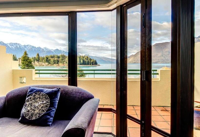 침실 2개 아파트, Lakefront Apartments,18 Lake Esplanade Road