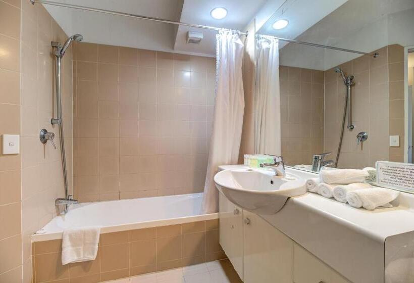 침실 2개 아파트, Lakefront Apartments,18 Lake Esplanade Road