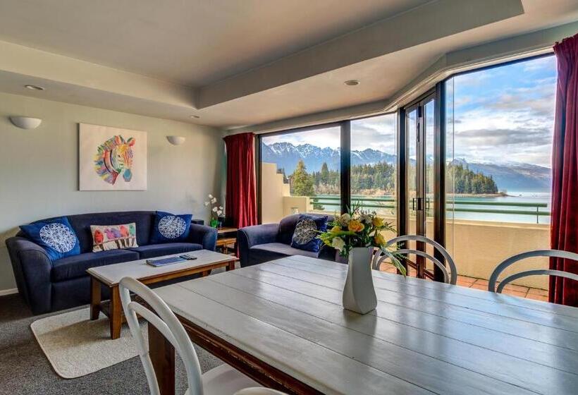 침실 2개 아파트, Lakefront Apartments,18 Lake Esplanade Road