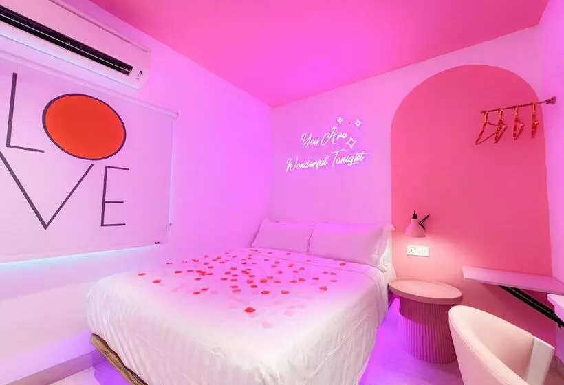 ロマンチックな部屋, Apple 1 Hotel Gurney