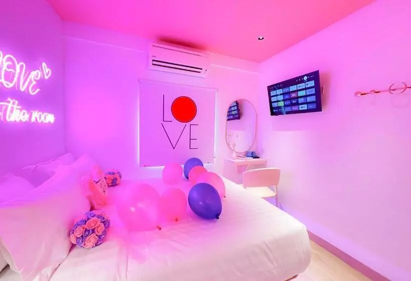 ロマンチックな部屋, Apple 1 Hotel Gurney